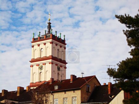 Foto de Torre de la Iglesia Evangélica de la Ciudad Luterana en el norte de Alemania - Imagen libre de derechos