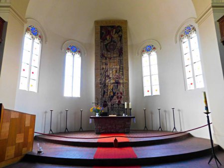Téléchargez les photos : Frstenberg / Havel dans le quartier d'Oderhavel, Brandebourg / Allemagne - 07 juillet 2023 : L'autel dans une église protestante - en image libre de droit