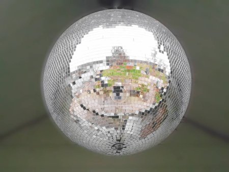 Una bola espejo también conocida como una bola disco