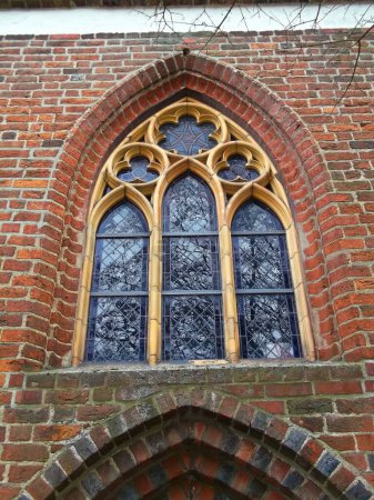 Téléchargez les photos : Vitrage au plomb de la chapelle évangélique St Georgen du Moyen Âge - en image libre de droit