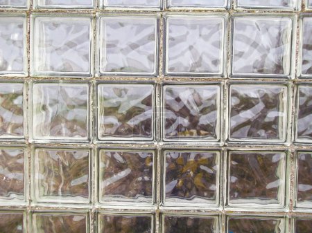 Téléchargez les photos : Un mur en briques de verre - en image libre de droit