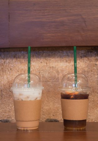 Téléchargez les photos : Iced coffee with orange in coffee shop, stock photo - en image libre de droit
