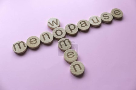 Foto de Concepto de menopausia. Crucigramas alfabeto de las mujeres palabra y la menopausia. - Imagen libre de derechos