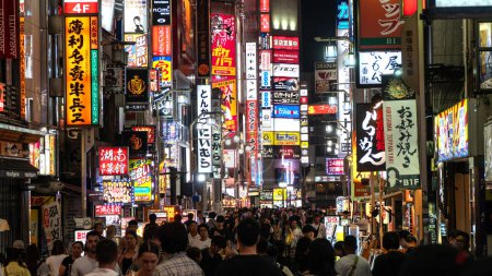 Téléchargez les photos : Shinjuku, district de Kabukicho la nuit Tokyo, Japon - en image libre de droit