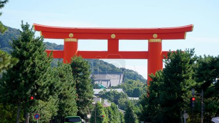 Téléchargez les photos : Grande Porte Rouge Torii, Sanctuaire Shinto Heian (Heian-Jingu). Kyoto, Japon. - en image libre de droit