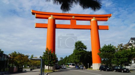 Téléchargez les photos : Grande Porte Rouge Torii, Sanctuaire Shinto Heian (Heian-Jingu). Kyoto, Japon. - en image libre de droit