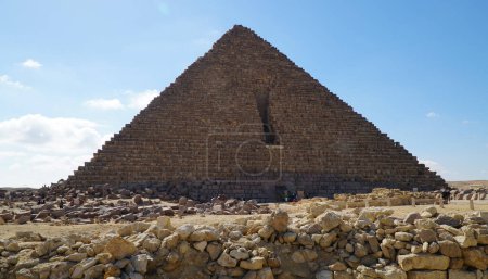 Foto de Menkaure Pyramid Close Up. La más pequeña de las pirámides de Guiza, Egipto. - Imagen libre de derechos