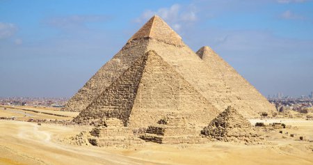 Complejo Piramidal de Giza. Necrópolis de Giza en El Cairo Egipto. Khufu (Keops o la Gran Pirámide), Khafre y Menkaure.