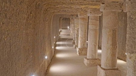 Intérieur de la pyramide des degrés de Djoser dans la Saqqara, Le Caire, Egypte