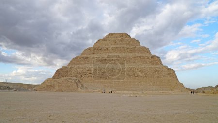 La pirámide escalonada del rey Djoser (Djeser o Zoser) en El Cairo, Egipto.