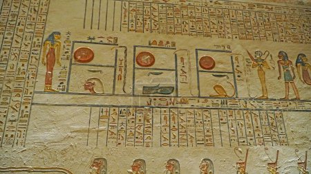 Grab von Ramses V. und Ramses VI. (KV9) im Tal der Könige. Detail ägyptischer Hieroglyphen, Luxor, Ägypten.