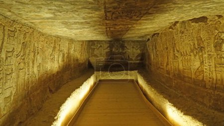 Interior del Pequeño Templo en Abu Simbel (El Templo de Hathor y Nefertari), Egipto