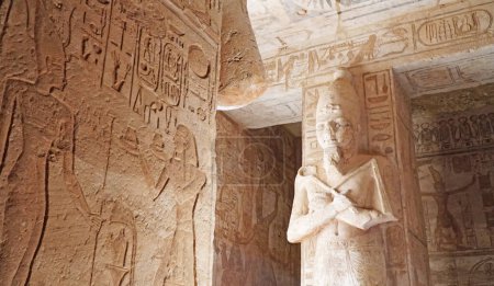Details im Inneren von Abu Simbel. Der Große Tempel von Ramses II.