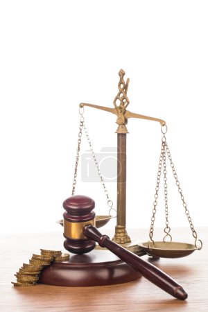 Téléchargez les photos : Juriste marteau sur la table - en image libre de droit