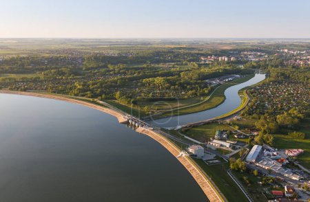 Foto de Vista aérea de la presa cerca de la ciudad de Nysa en Polonia - Imagen libre de derechos