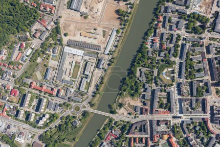 Téléchargez les photos : Vue aérienne de la banlieue de Nysa en Pologne - en image libre de droit