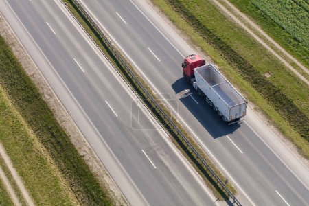 Téléchargez les photos : Vue aérienne de l'autoroute en Pologne - en image libre de droit