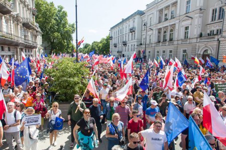 Téléchargez les photos : Varsovie, Pologne - 4 juin 2023 Manifestation des manifestants contre le gouvernement - en image libre de droit