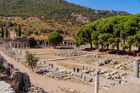 Foto de Ancient city Ephesus (Efes) in Turkey. Ancient architectural structures UNESCO cultural heritage.Selcuk TURKEY - Imagen libre de derechos