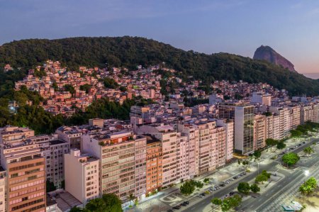 Téléchargez les photos : Aerial drone view of Leme neighbourhood in Copacabana with Babilonia favela in the background with Sugarloaf mountain on the right at sunrise, Rio de Janeiro, Brazil - en image libre de droit