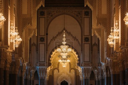 Foto de Casablanca, Marruecos - 23 de noviembre de 2023: Vista interior de la mezquita Hasan II en Casablanca, Marruecos - Imagen libre de derechos