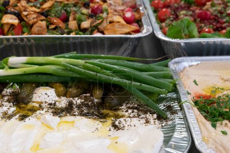 Foto de Proposición de catering hecho a sí mismo para grupos, cocina de estilo mediterniano - Imagen libre de derechos