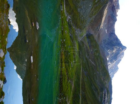 Téléchargez les photos : Vue sur un lac Weissee dans la vallée de Kaunertal un soir d'été, montagnes, ciel, nuages. Alpes, Autriche. - en image libre de droit