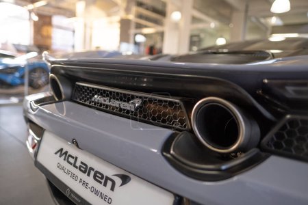 Foto de Ceramic grey luxury Sports car McLaren 720S Coupe, Supercar Culture, encanto de los vehículos de alto rendimiento, personificación de la elegancia automotriz, pináculo de ingeniería de automóviles, Frankfurt, Alemania - 16 de diciembre de 2023 - Imagen libre de derechos