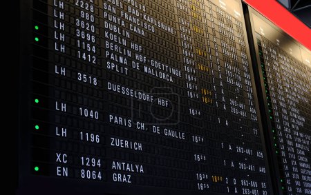 Tablero de información de salidas de vuelo en el aeropuerto de Alemania, destinos de Frankfurt: Zurich, París, Düsseldorf, retraso del concepto, hora de llegada