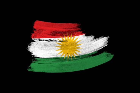 creativo nacional grunge Kurdistán bandera, pincelada sobre fondo negro aislado, concepto de política, negocios globales, cooperación internacional, base para el diseñador, derechos y libertades de los ciudadanos