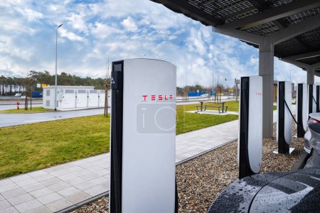 Photo for Tesla-Supercharger v4 mit Lounge deutscher Fabrik Giga Berlin, Gigafactory Berlin-Brandenburg Tesla location in Europe, sustainable and efficient facility yet in Berlin, Germany - February 19, 2024 - Royalty Free Image