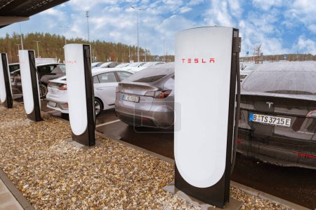 Photo for Tesla-Supercharger v4 mit Lounge deutscher Fabrik Giga Berlin, Gigafactory Berlin-Brandenburg Tesla location in Europe, sustainable and efficient facility yet in Berlin, Germany - February 19, 2024 - Royalty Free Image