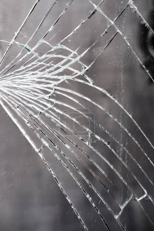Risse Textur zerbrochener Spiegel, Glas, Metapher für zerbrochene Träume, Zerbrochene Träume, Künstlerische Darstellung der Fragilität, Sicherheitsrisiken im Wohndekor, Umweltbedenken 