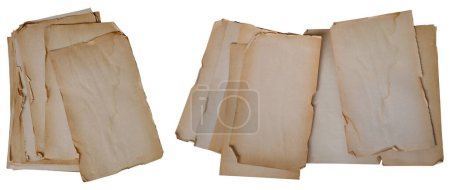 piles de feuilles texturales de papier vintage sur fond blanc isolé, mettant l'accent sur la valeur historique, la restauration de documents historiques et de manuscrits