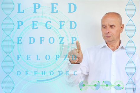scientifique, médecin ophtalmologiste montre des lettres sur écran virtuel bleu, vérifier la vision des patients avant la chirurgie, méthode de recherche concept