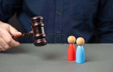 Tribunal de resolución de litigios. Busca un compromiso. Resolución de disputas. Mediación de las partes en conflicto. El sistema judicial y su jurisdicción.
