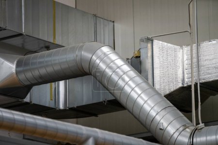 Foto de Chapa de acero industrial conducto de aire de zinc, equipos de aire acondicionado - Imagen libre de derechos