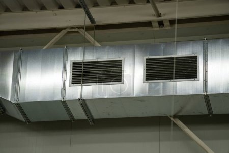Foto de Chapa de acero industrial conducto de aire de zinc, equipos de aire acondicionado - Imagen libre de derechos