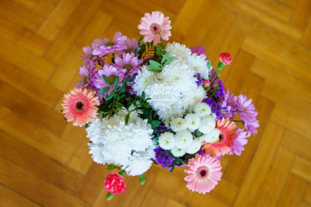 Bouquet d'anniversaire avec des fleurs colorées