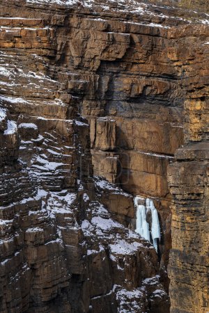 Téléchargez les photos : Himalaya belle image de paysage emblématique des plus hautes montagnes du monde couvertes de neige, vallée de Spiti, Inde. - en image libre de droit
