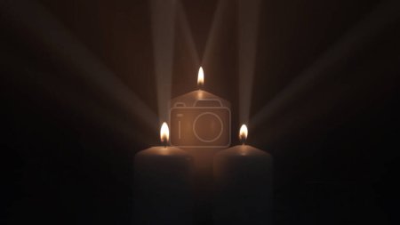 Téléchargez les photos : Brûler des bougies sur un fond noir - en image libre de droit