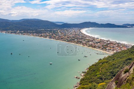 Foto de Vista de la playa de Canto Grande, Bombinhas, Santa Catarina, Brasil - Imagen libre de derechos