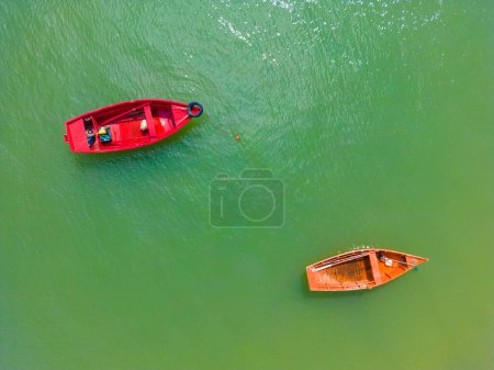 Foto de Vista aérea de un pequeño pesquero, Canto Grande, Bombinhas, Santa Catarina, Brasil - Imagen libre de derechos