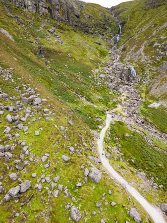 Téléchargez les photos : Vue Aérienne De Trail à Mahon Falls, Mountain Breeze, Comeragh, Waterford, Irlande - en image libre de droit