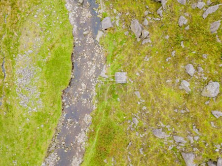 Téléchargez les photos : Vue aérienne de la rivière à Mahon Falls, Mountain Breeze, Comeragh, Waterford, Irlande - en image libre de droit