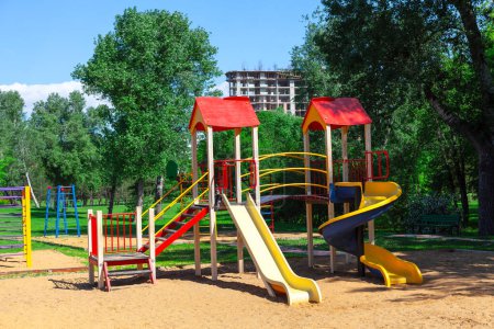 Foto de Playground in the public park . Colorful slides of playground for kids - Imagen libre de derechos