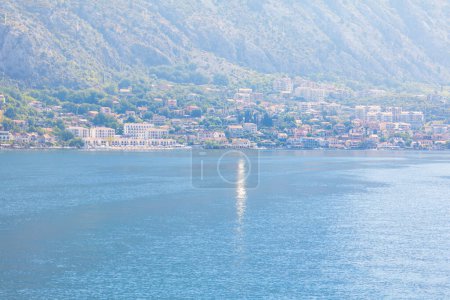 Téléchargez les photos : Vue de la baie de Kotor au Monténégro, Balkans, Europe - en image libre de droit