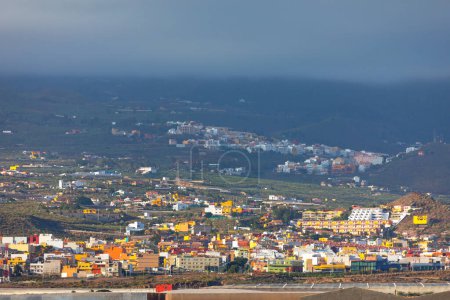 Blick auf San Isidro Stadt mit Berg im Hintergrund, Teneriffa Kanarische Inseln Spanien