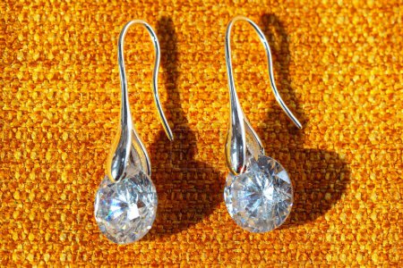  Elegant silver earrings featuring a sparkling diamond