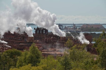Foto de GLADSTONE, QLD - 24 08 2023:Yarwun Alumina Refinery Rio Tinto Gladstone Queensland Australia. La producción de alúmina en Australia en 2022 fue de 20,3 millones de toneladas. - Imagen libre de derechos